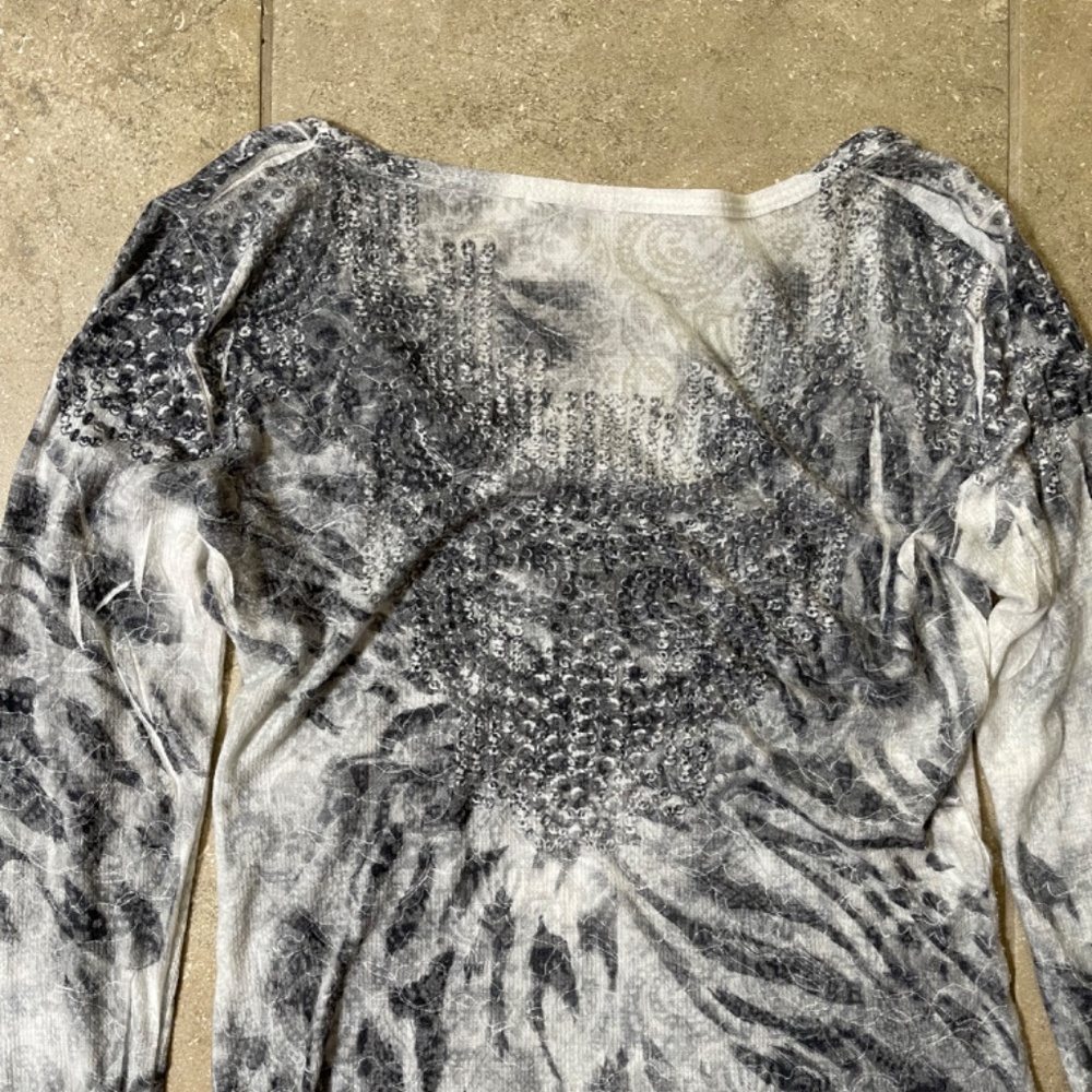 Cache Long Sleeve Sequin Gray White Top Tee - Picture 5 of 5